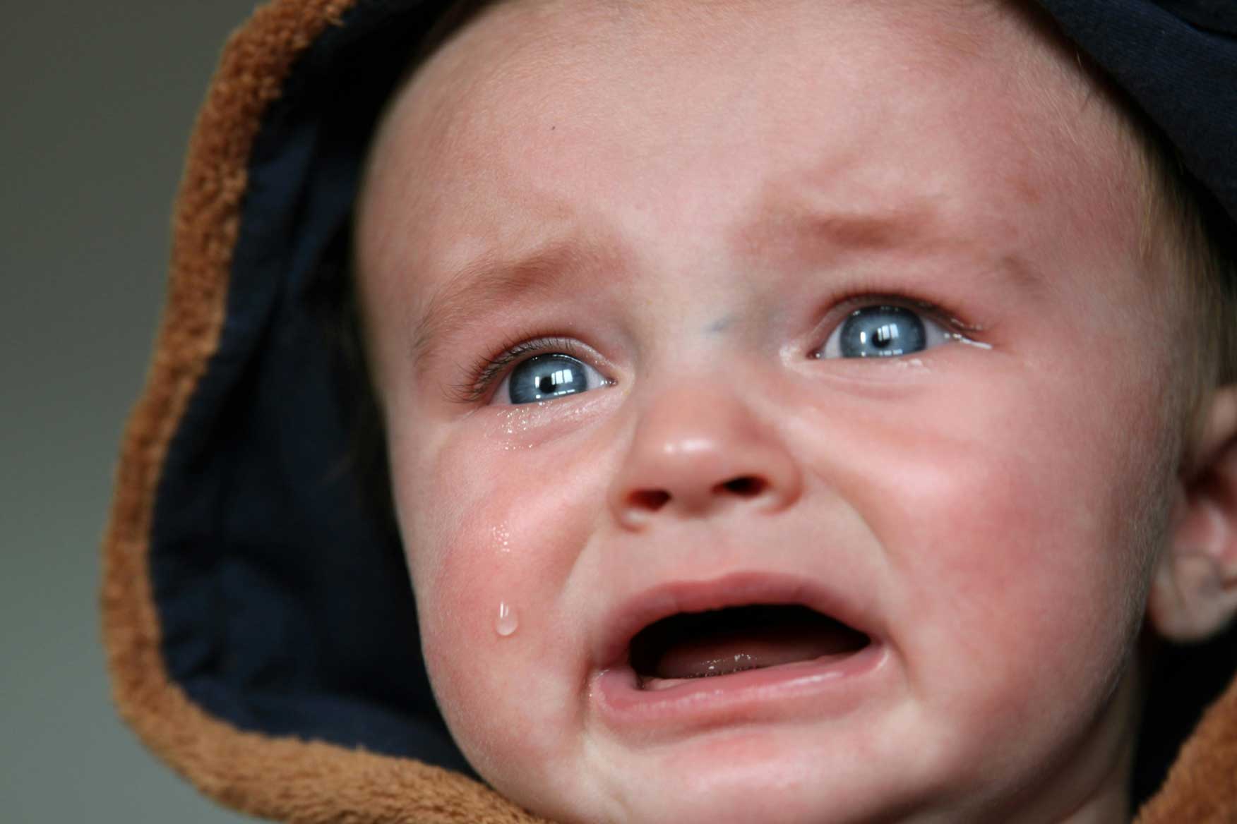 royalpead_home_page_child_crying